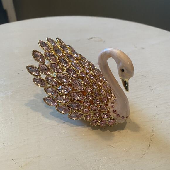 GOLD TONE PINK EMAMEL MARQUISE SHAPE PINK RHINESTONES SWAN TRINKET BOX NEW - Picture 2 of 4